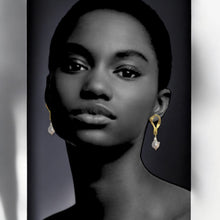  PELTATA WHITE BAROQUE PEARL EARRINGS
