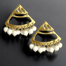  MAU WHITE CORALS EARRINGS