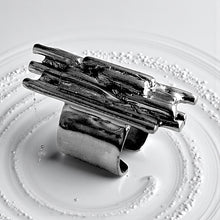  IN-LINE PYRAMID RHODIUM RING