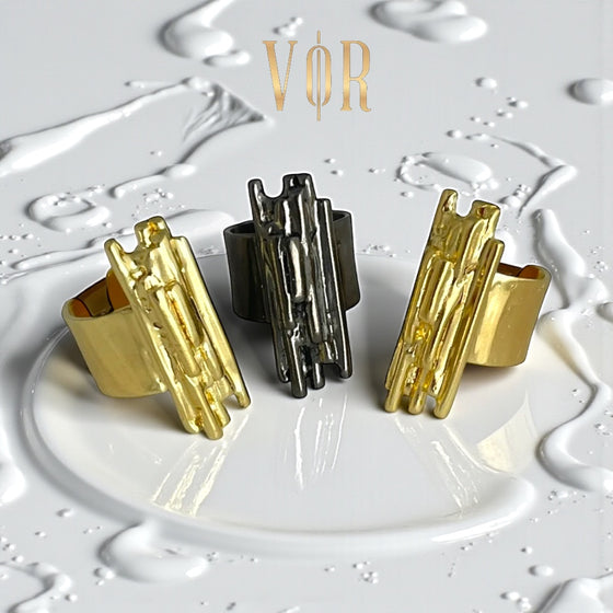 IN-LINE PYRAMID RHODIUM RING