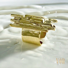  IN-LINE PYRAMID GOLD RING