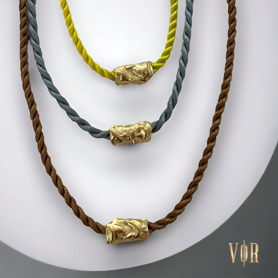 SCULPTED PIEDRA PENDANT IN YELLOW