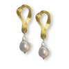 PELTATA WHITE BAROQUE PEARL EARRINGS