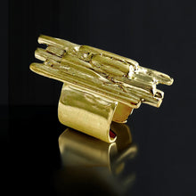  IN-LINE PYRAMID GOLD RING