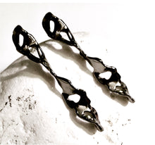  TWIST STICK RHODIUM EARRINGS