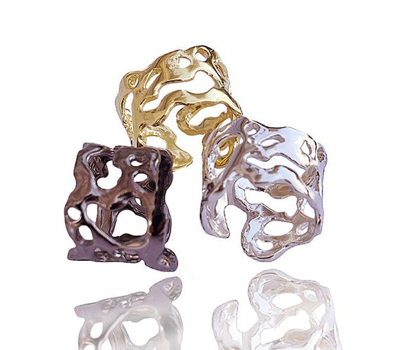 SMALL FLUID RHODIUM RING
